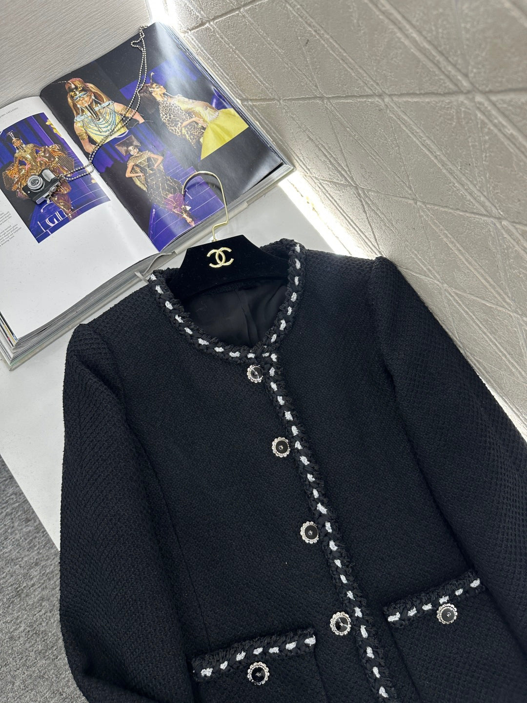 Round Neck Tie-Edge Jacket