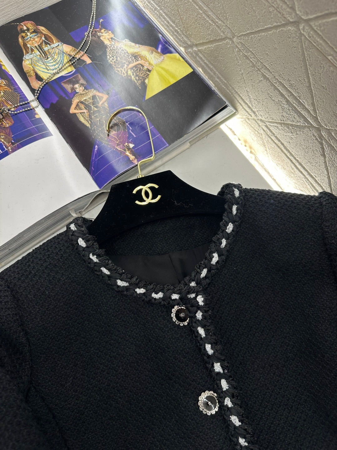 Round Neck Tie-Edge Jacket