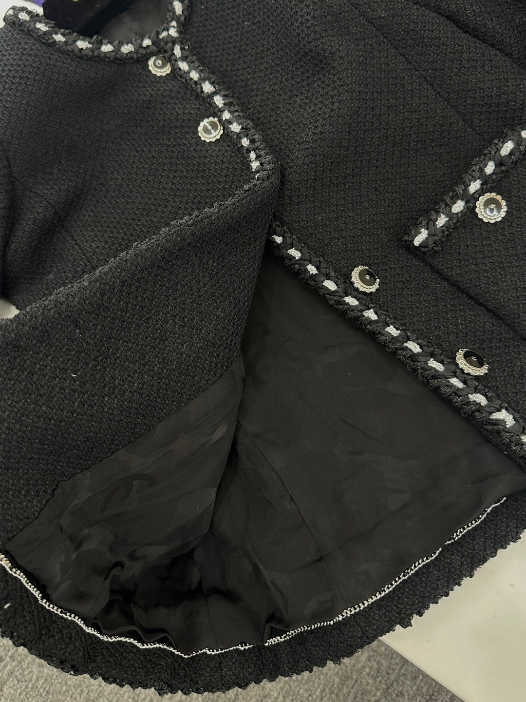 Round Neck Tie-Edge Jacket