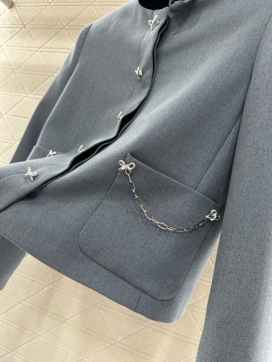 Color-blocked Stand-up Collar Jacket/Pleated Skirt