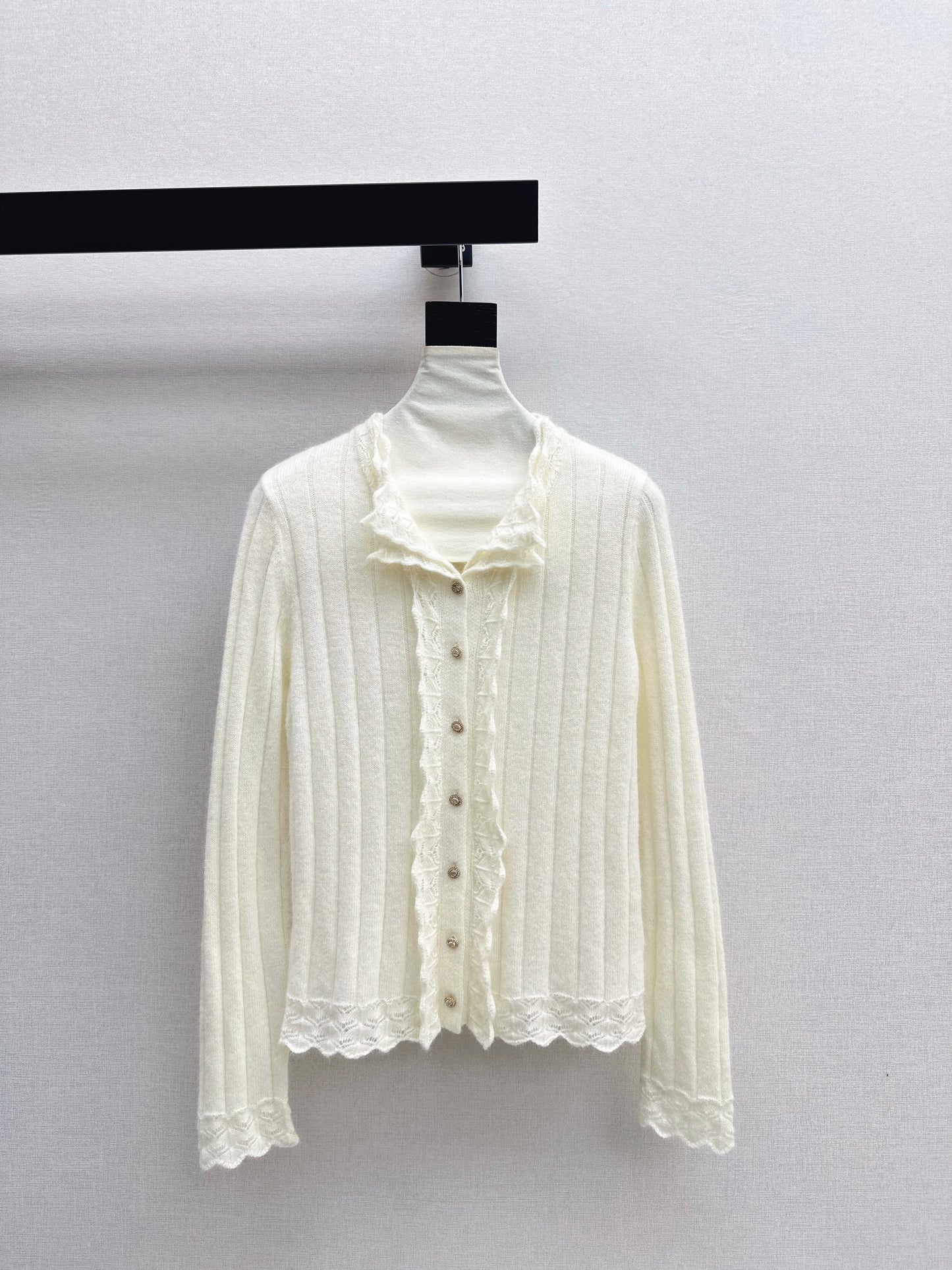 Crew neck sweater with lace trim