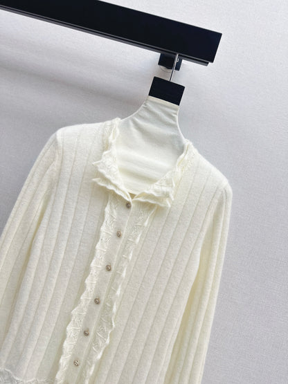 Crew neck sweater with lace trim