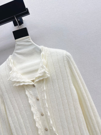Crew neck sweater with lace trim