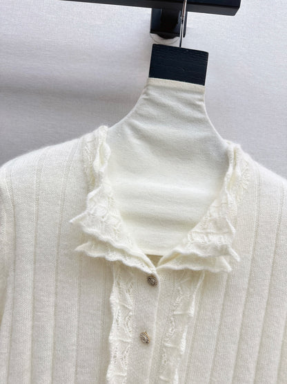 Crew neck sweater with lace trim