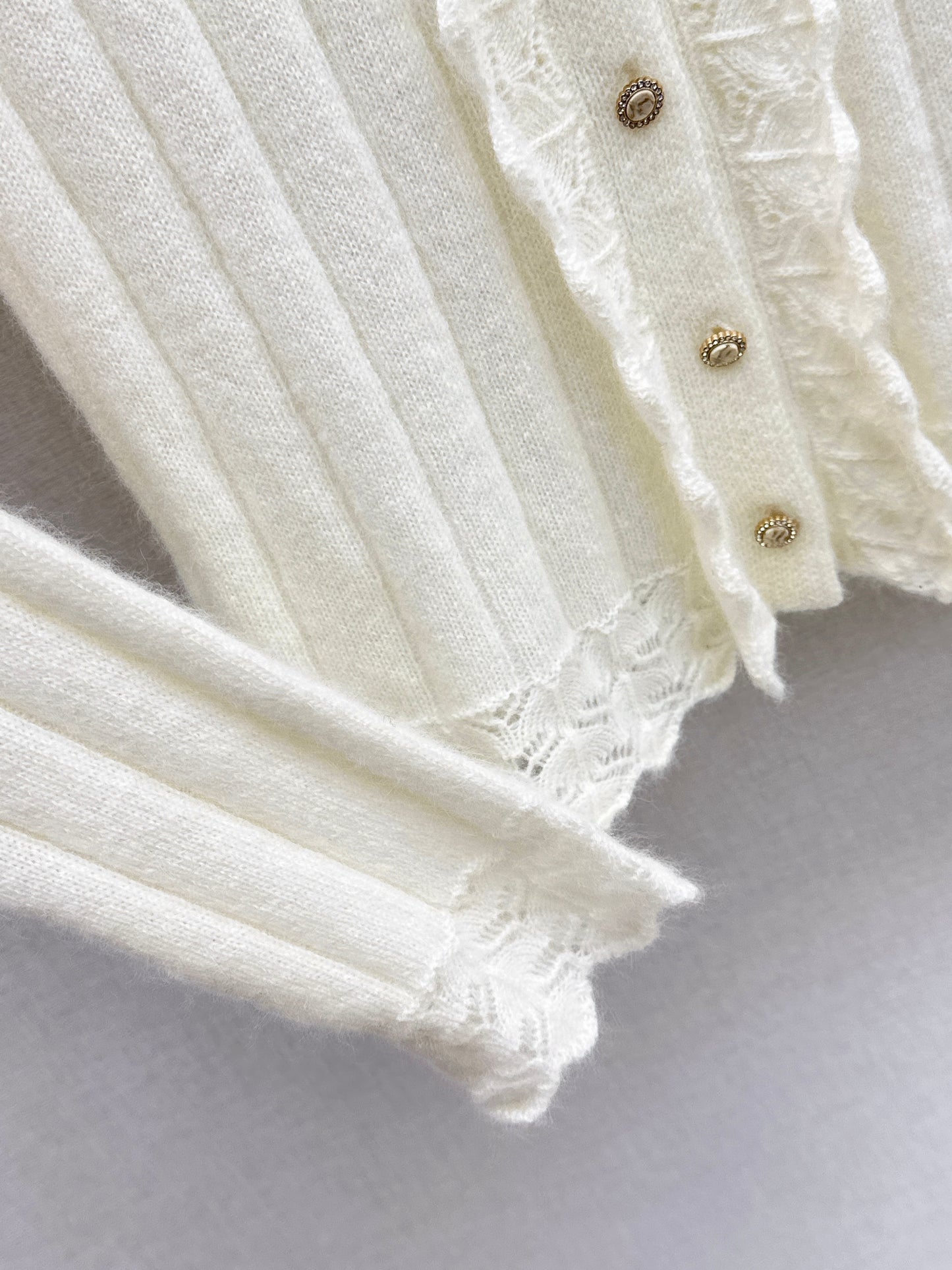 Crew neck sweater with lace trim