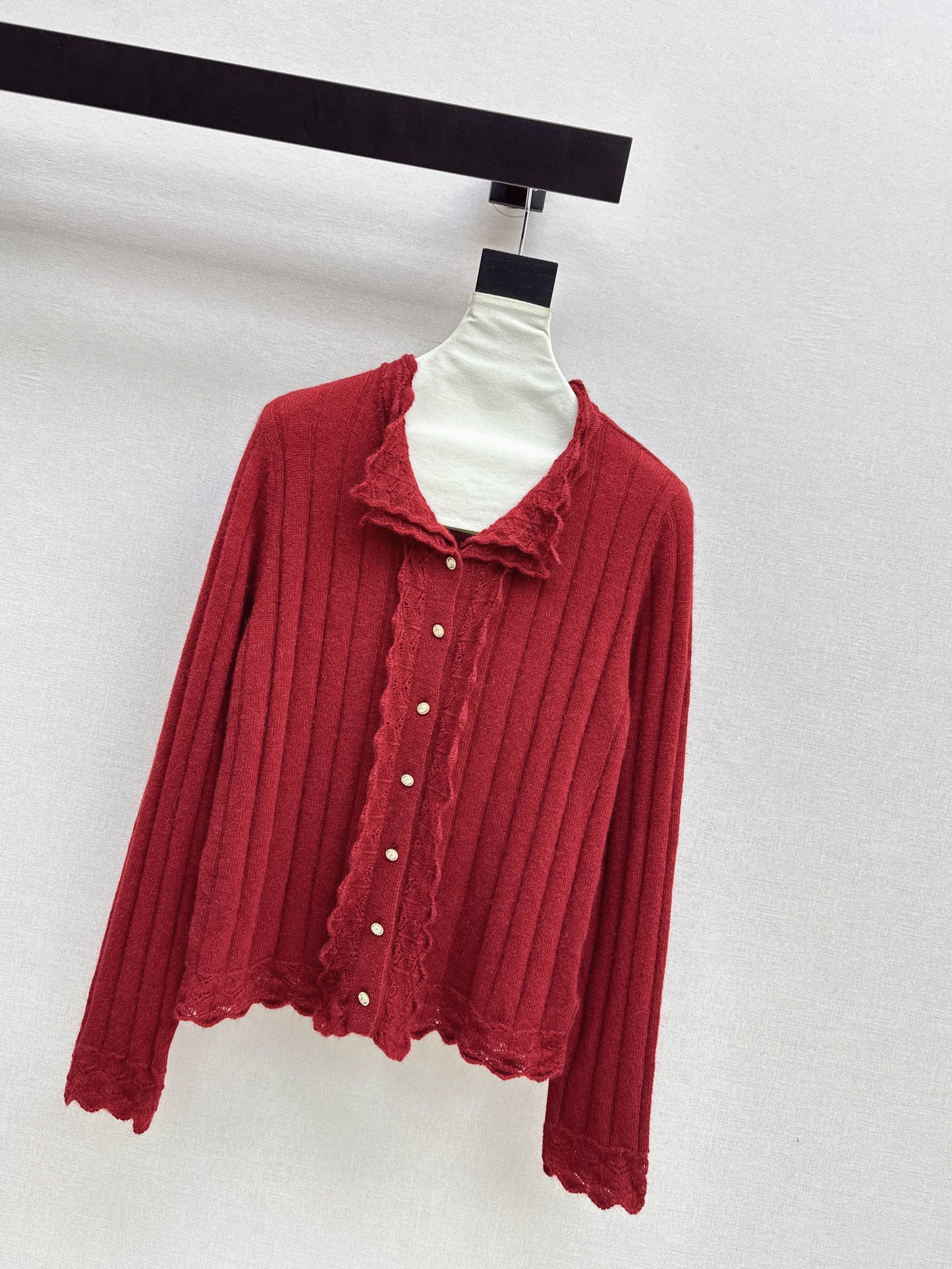 Crew neck sweater with lace trim