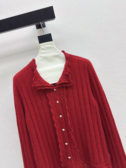 Crew neck sweater with lace trim