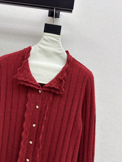 Crew neck sweater with lace trim