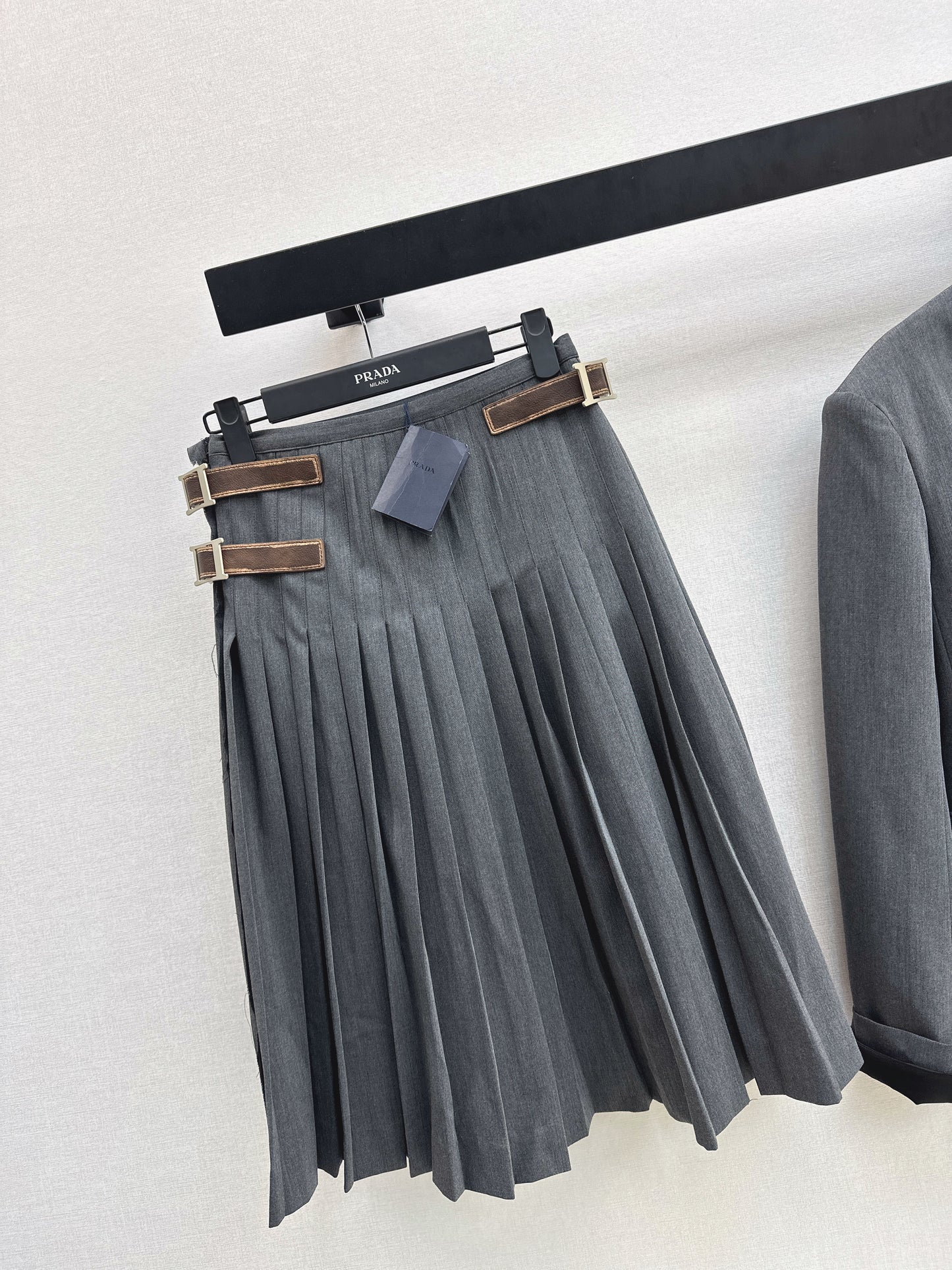 Leather-trimmed midi skirt