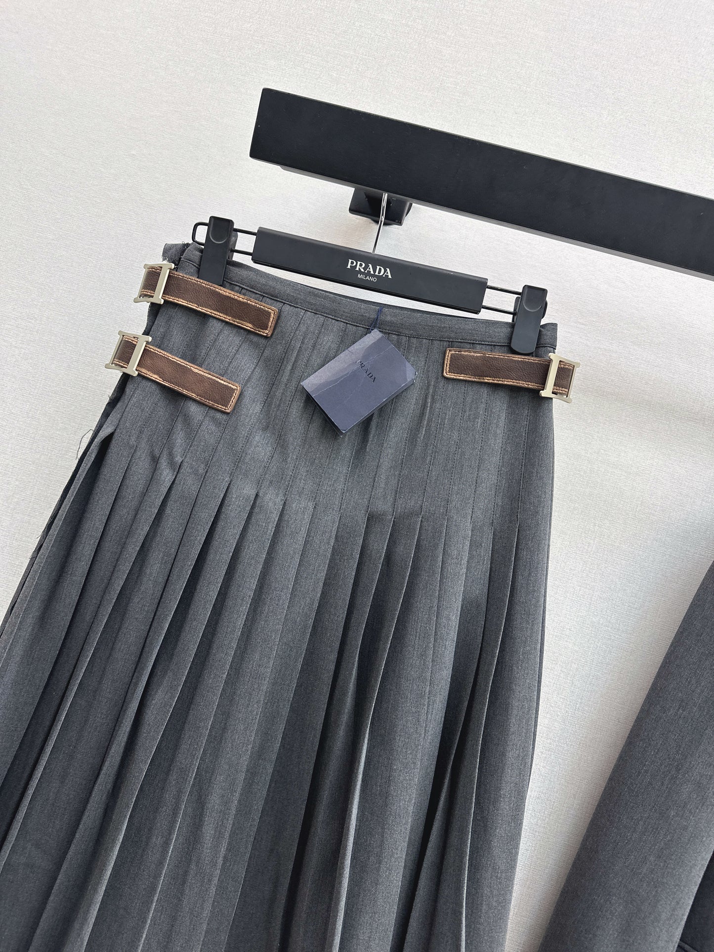 Leather-trimmed midi skirt