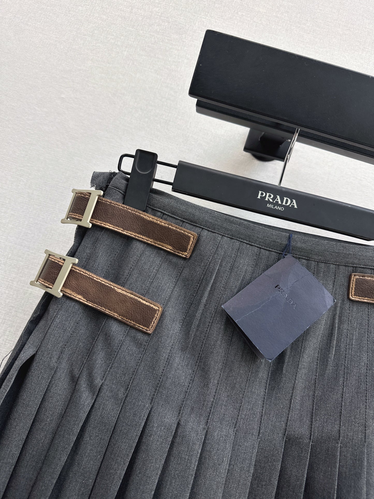 Leather-trimmed midi skirt