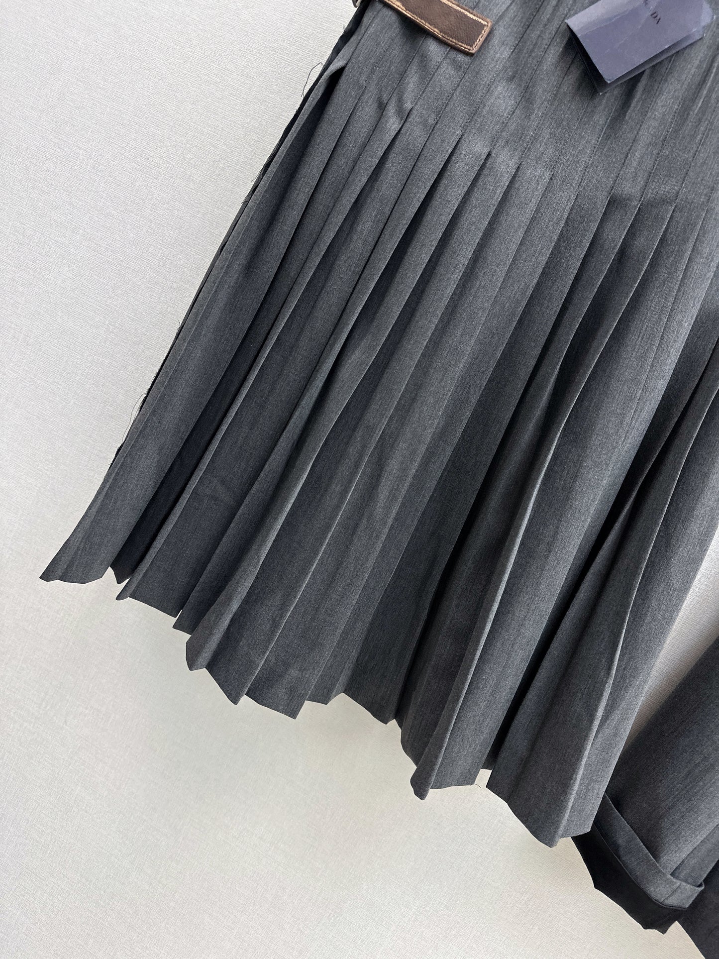 Leather-trimmed midi skirt