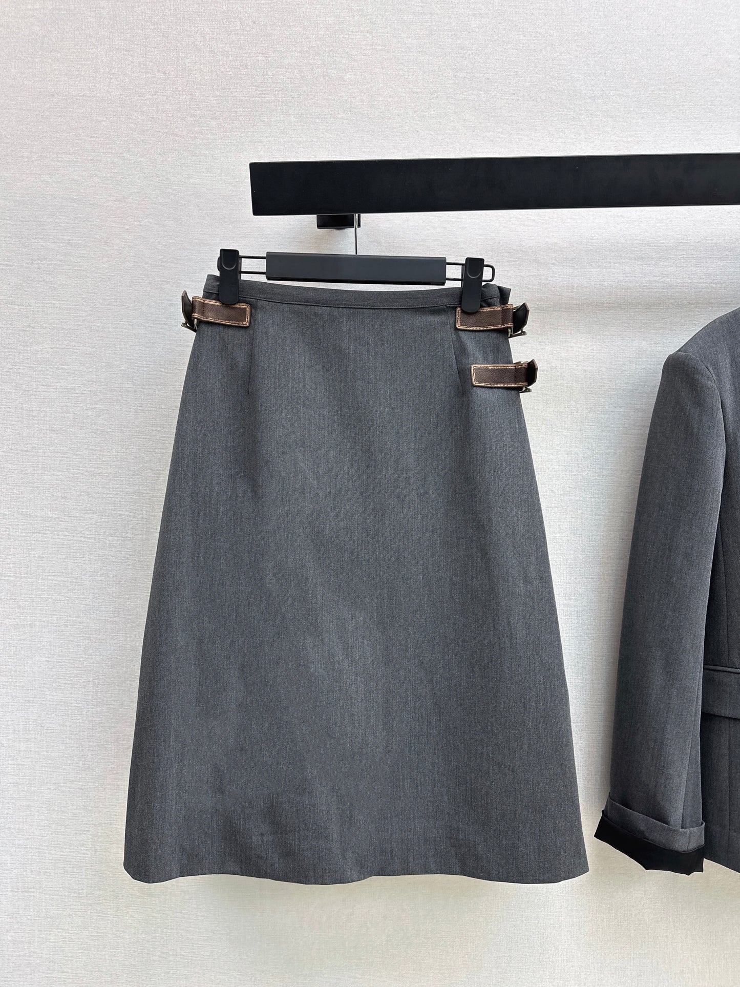 Leather-trimmed midi skirt