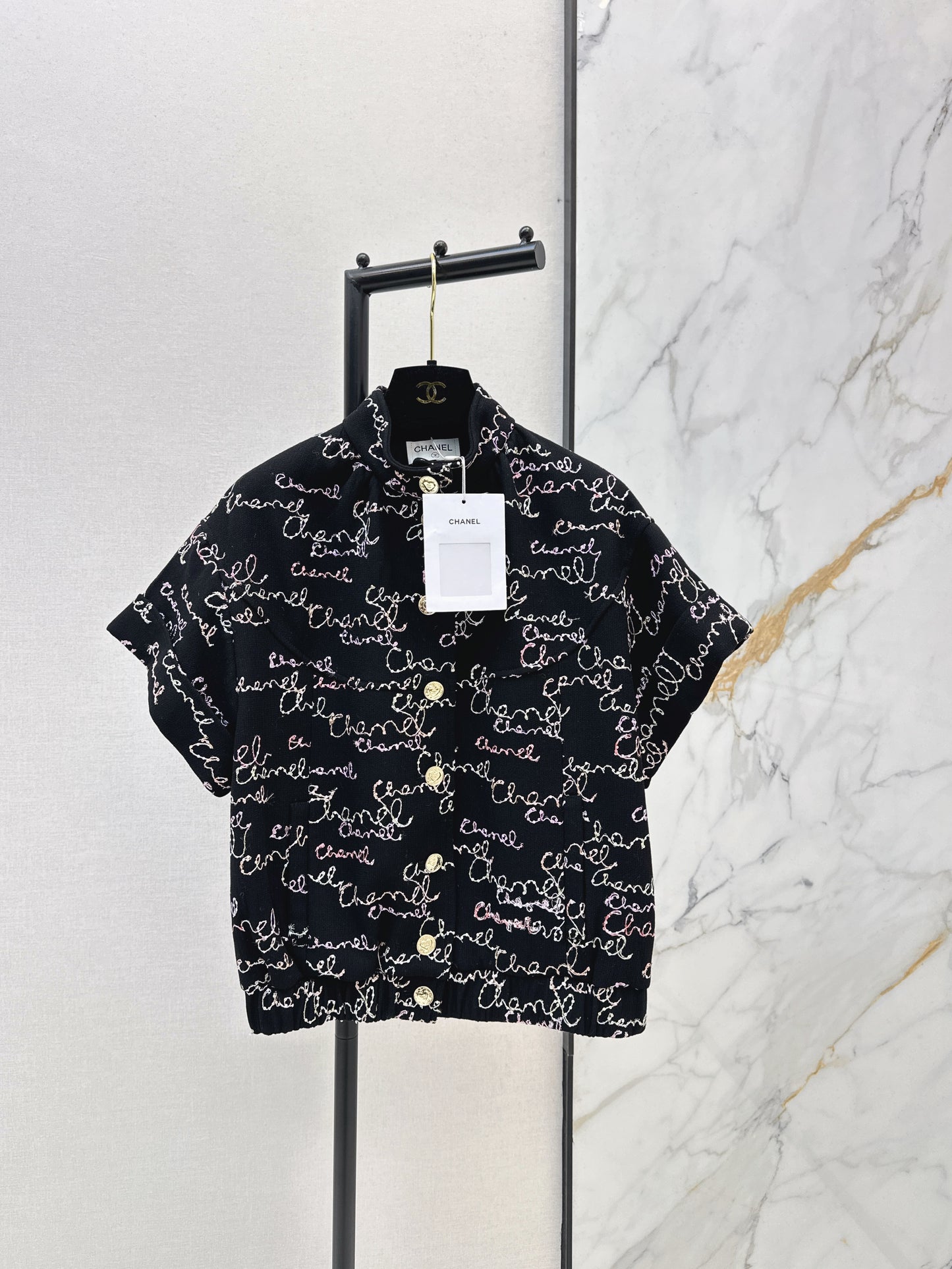 Stand-up collar vest