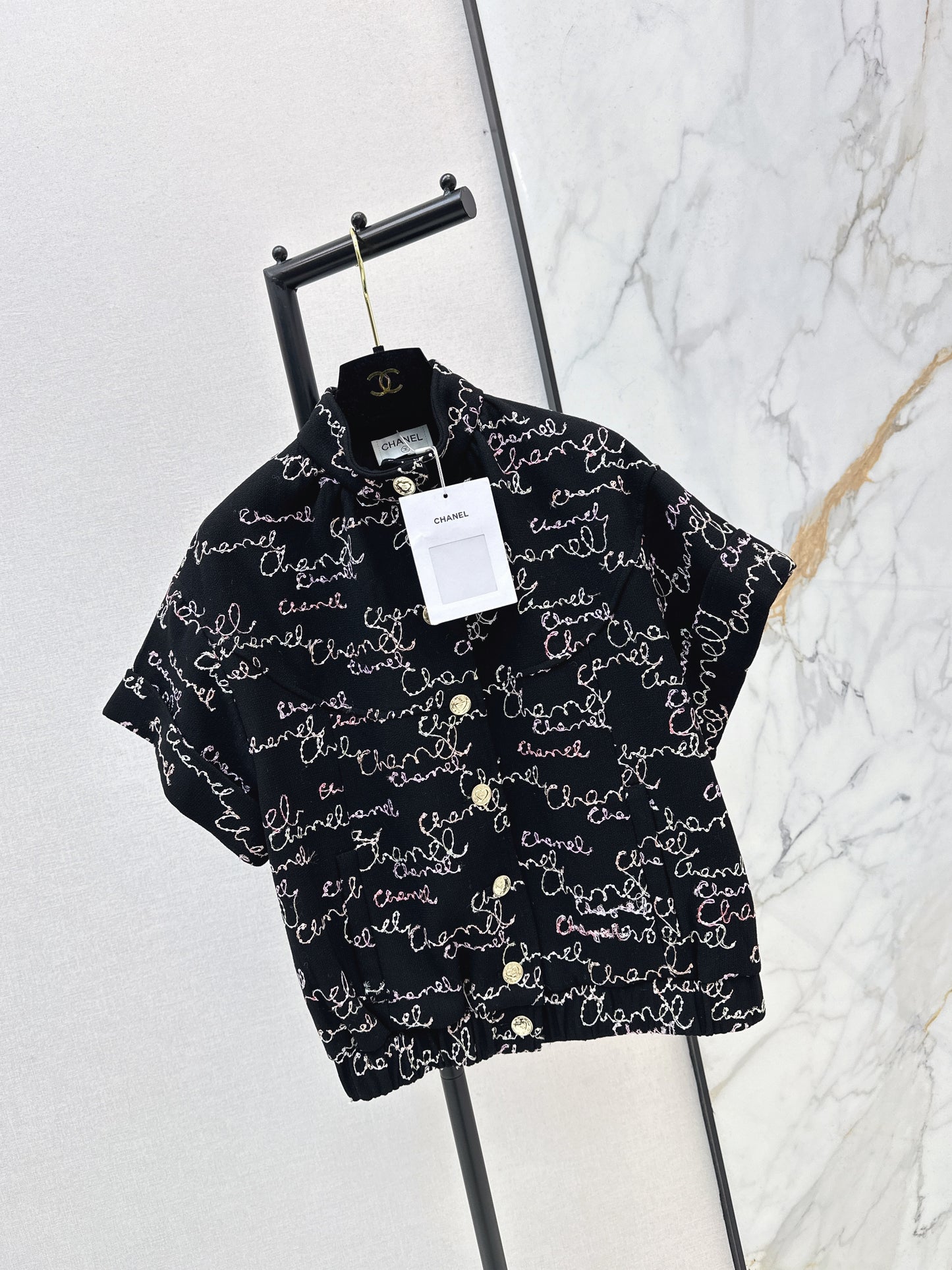 Stand-up collar vest