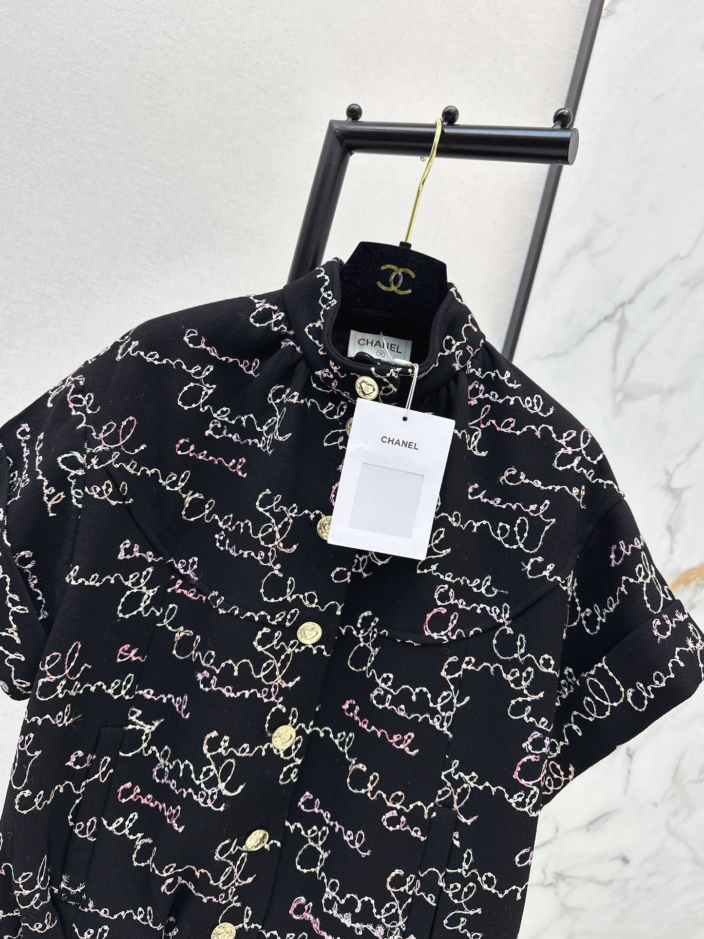 Stand-up collar vest