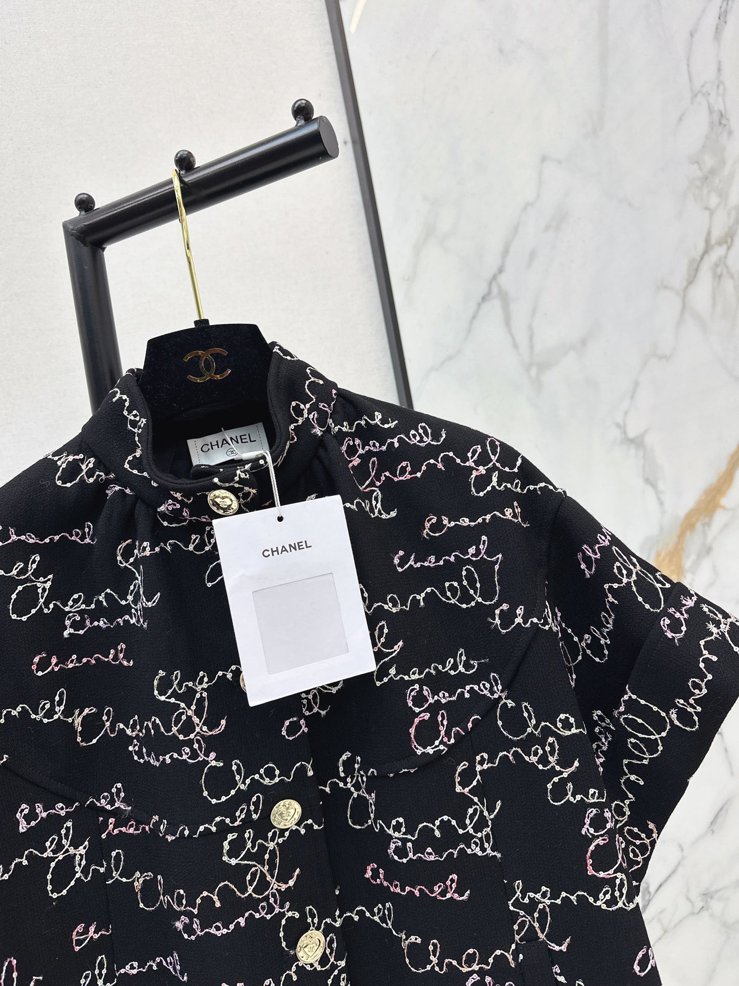 Stand-up collar vest