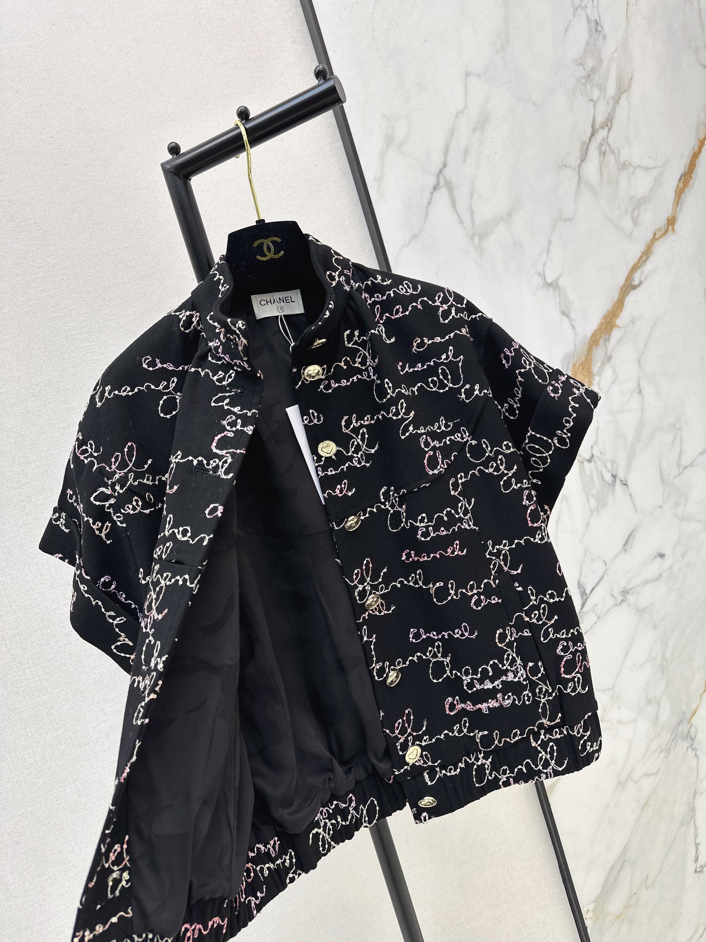 Stand-up collar vest