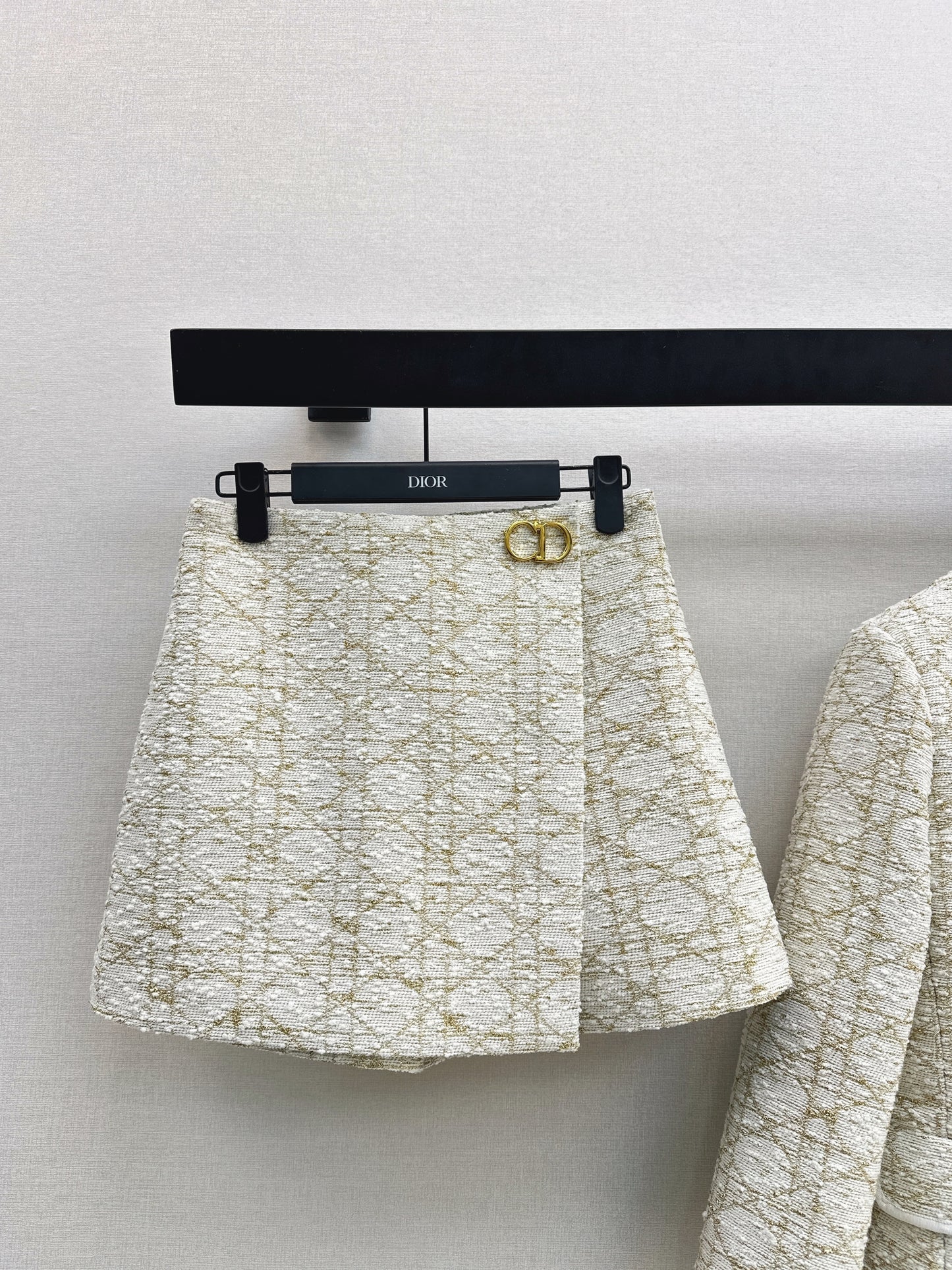 Cannage Pattern Suit