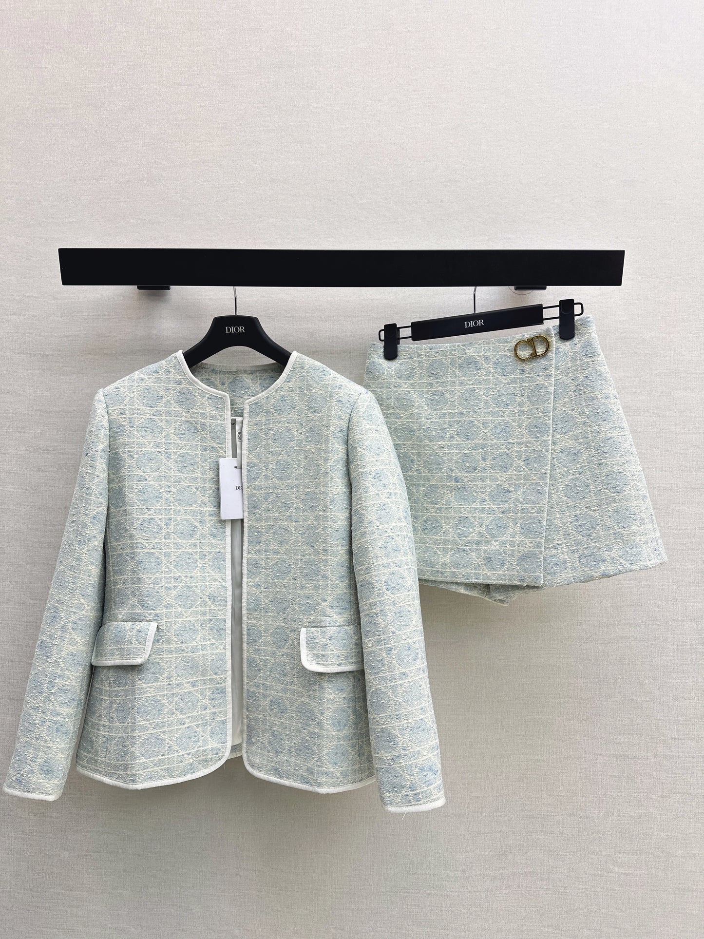 Cannage Pattern Suit