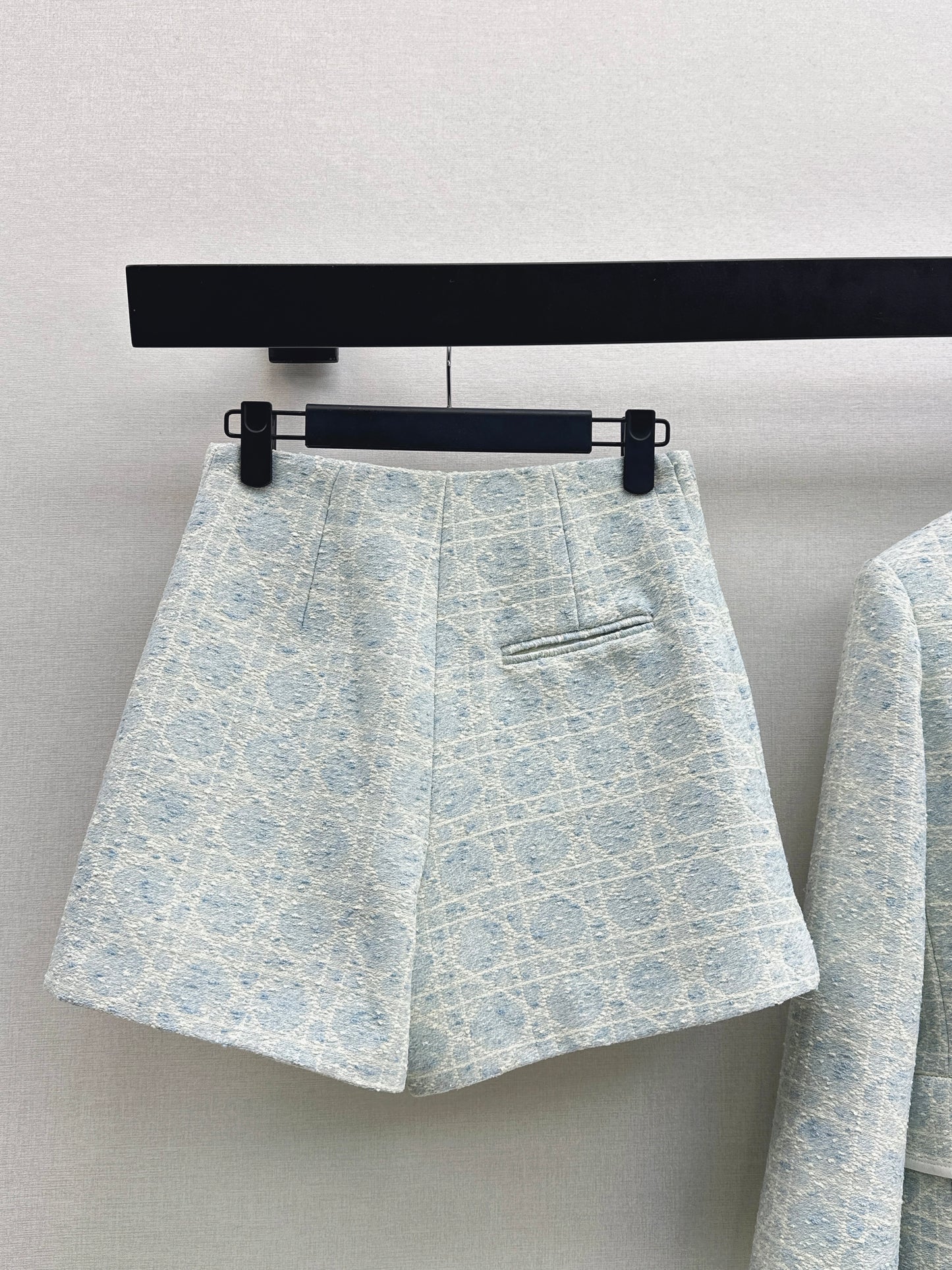 Cannage Pattern Suit