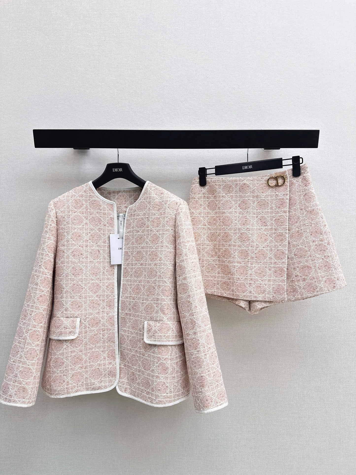 Cannage Pattern Suit