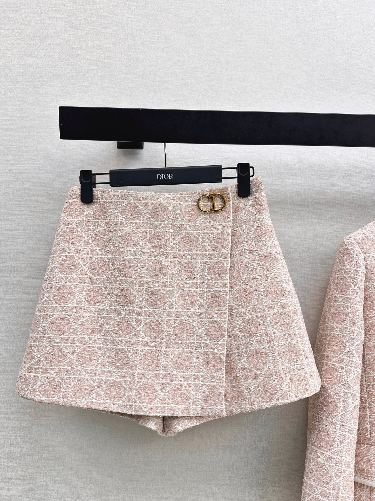 Cannage Pattern Suit
