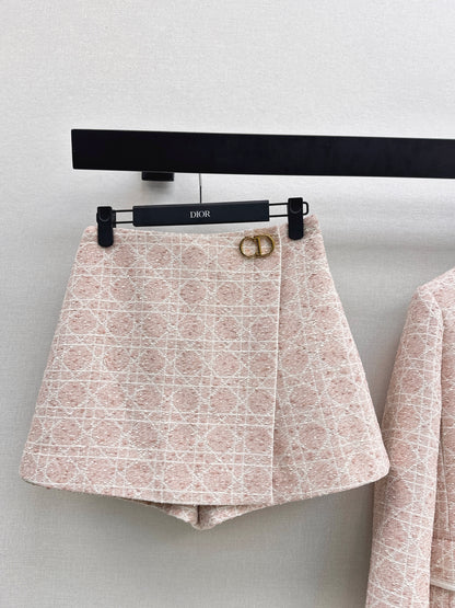 Cannage Pattern Suit
