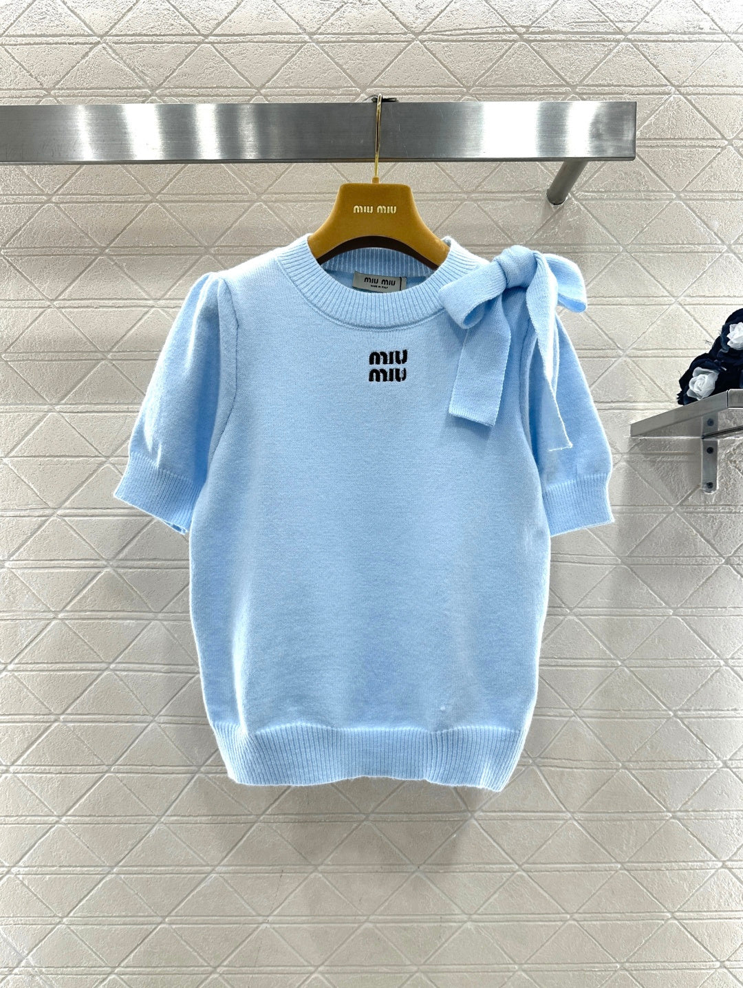 Two-piece knitted sweater set with sleeves