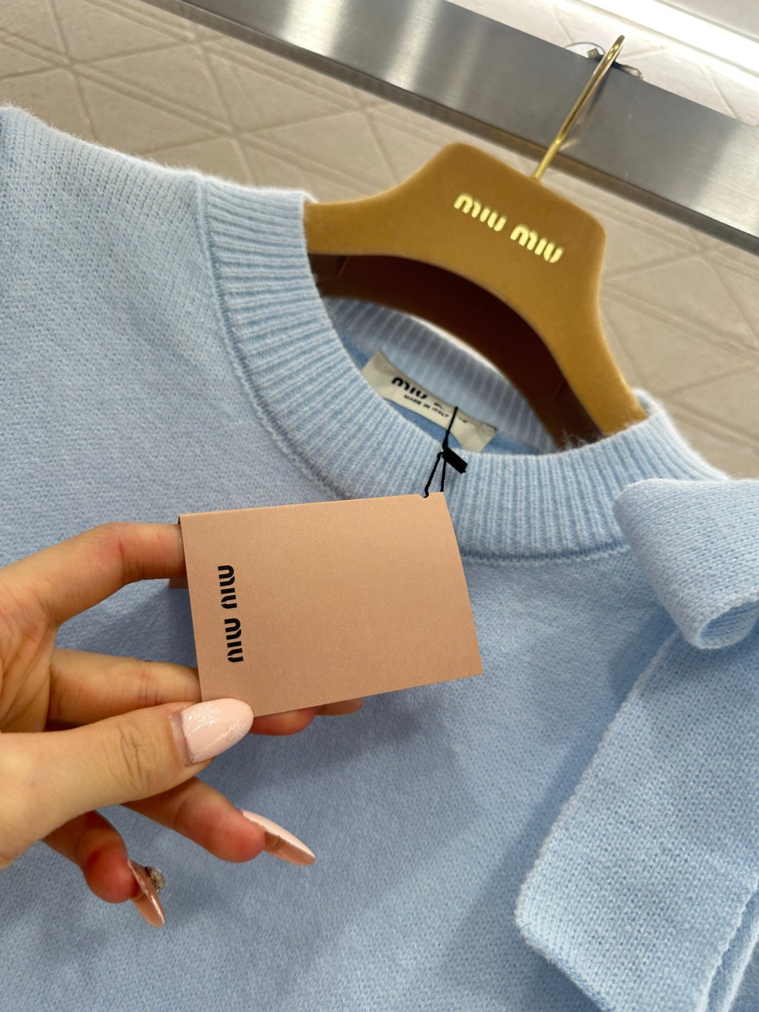 Two-piece knitted sweater set with sleeves