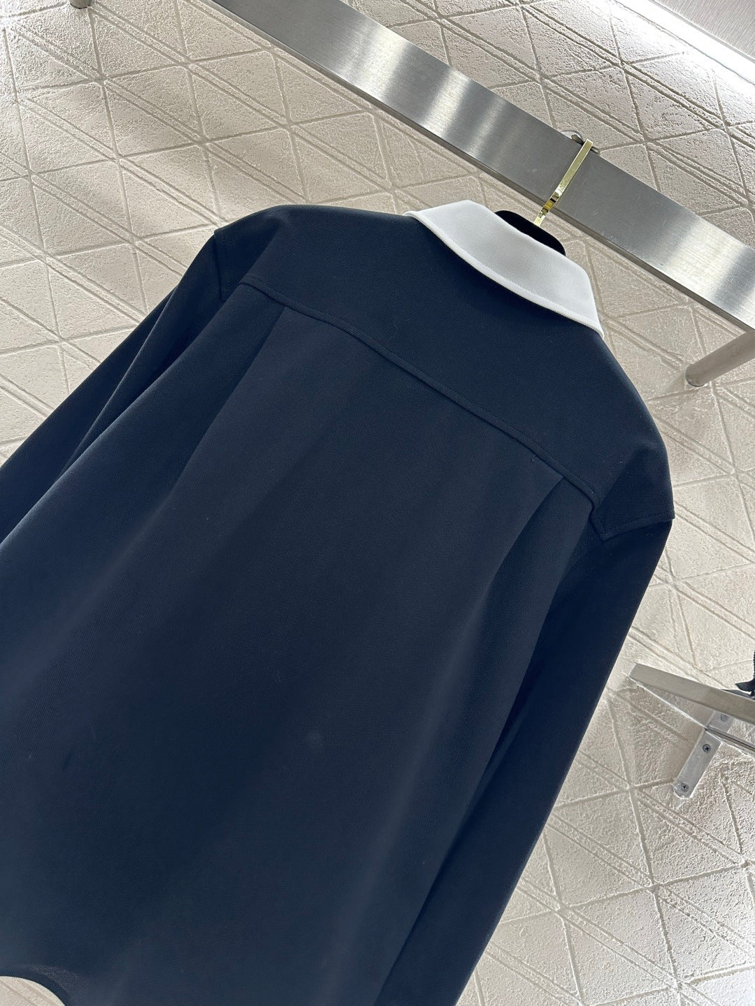 Long-sleeved top with collared design
