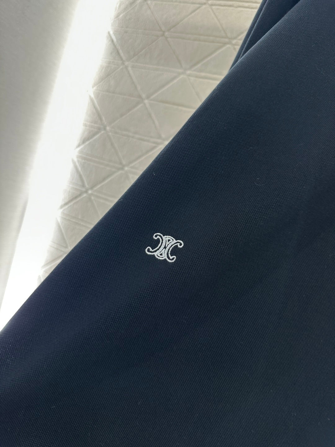 Long-sleeved top with collared design