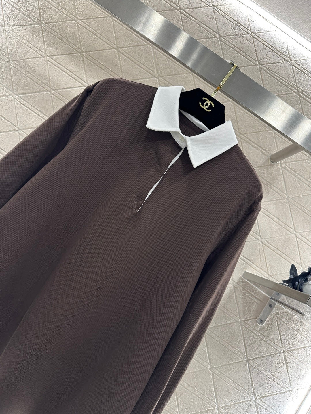 Long-sleeved top with collared design