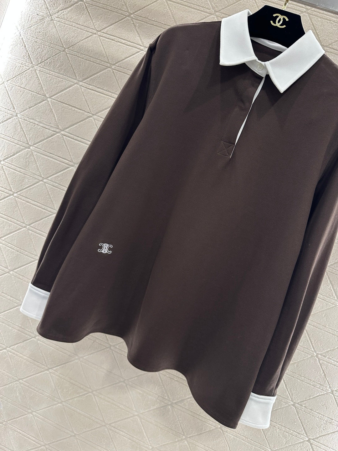 Long-sleeved top with collared design