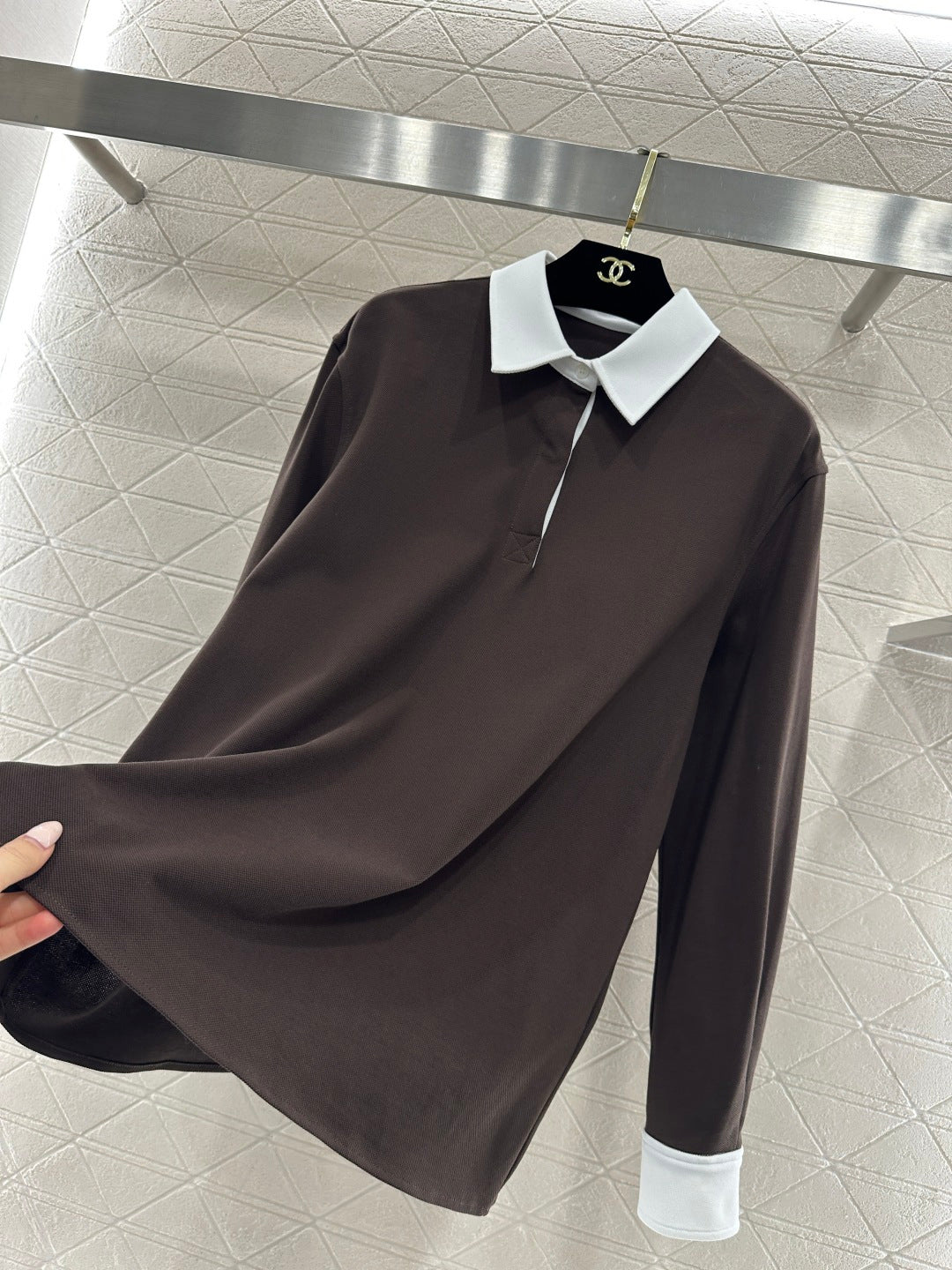 Long-sleeved top with collared design