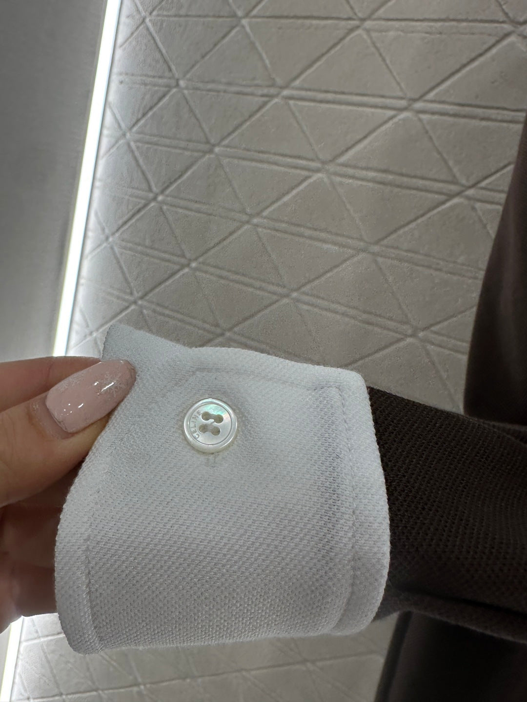Long-sleeved top with collared design