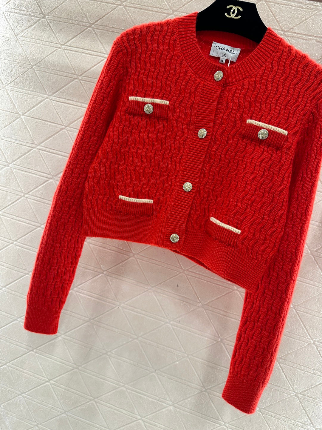 Wave Pattern Short Knit Cardigan