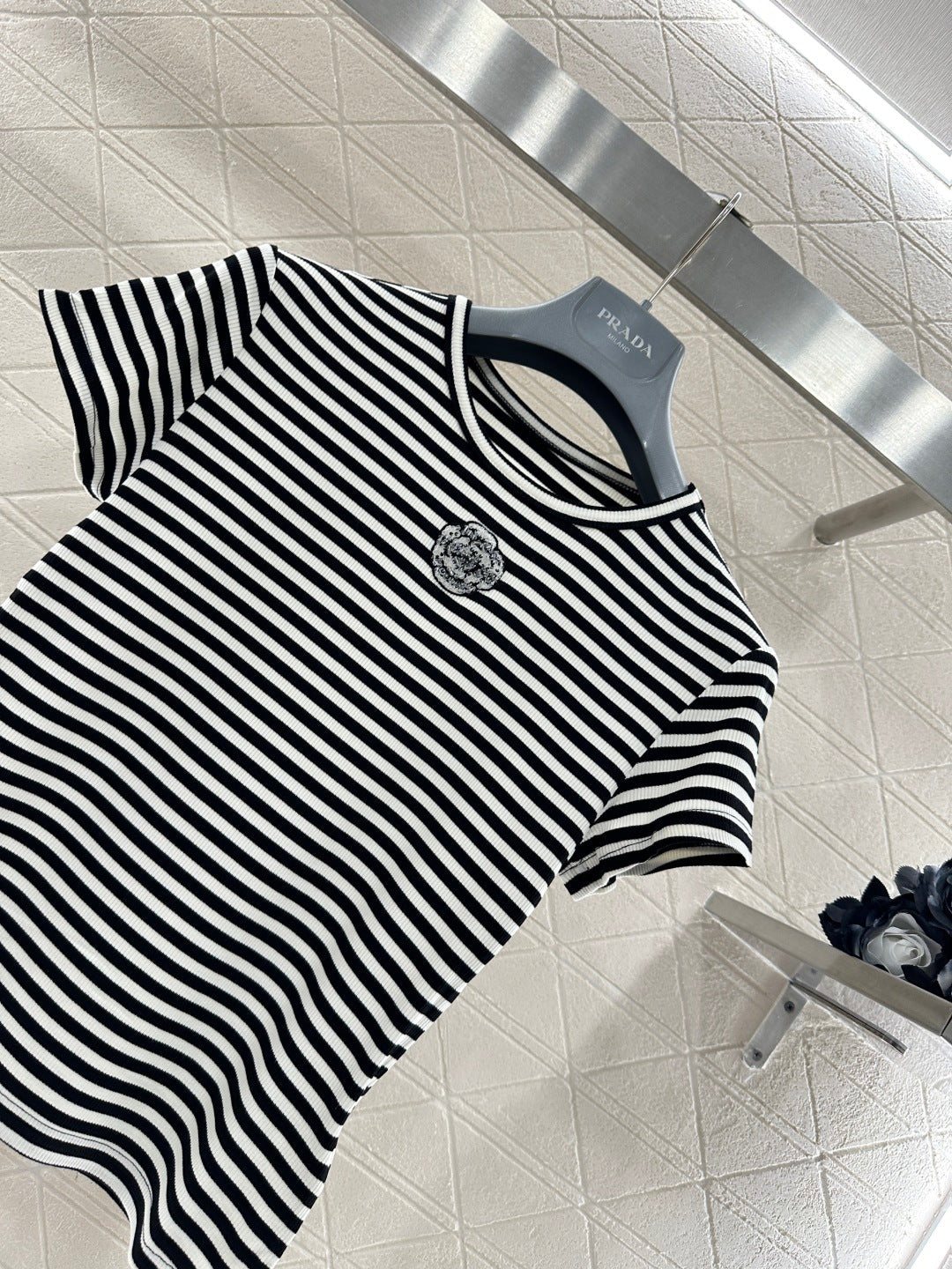 Crew neck short-sleeved top