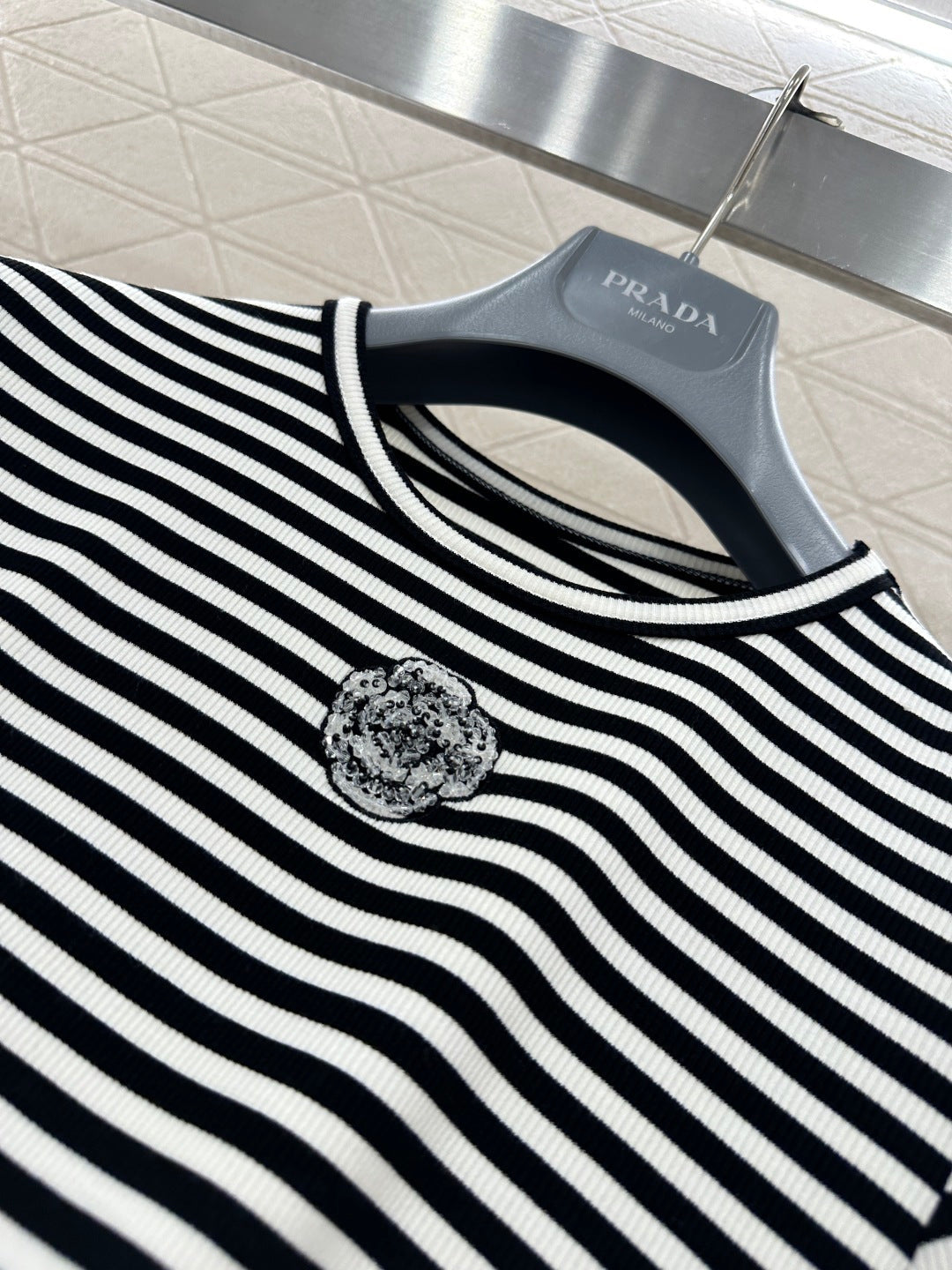 Crew neck short-sleeved top
