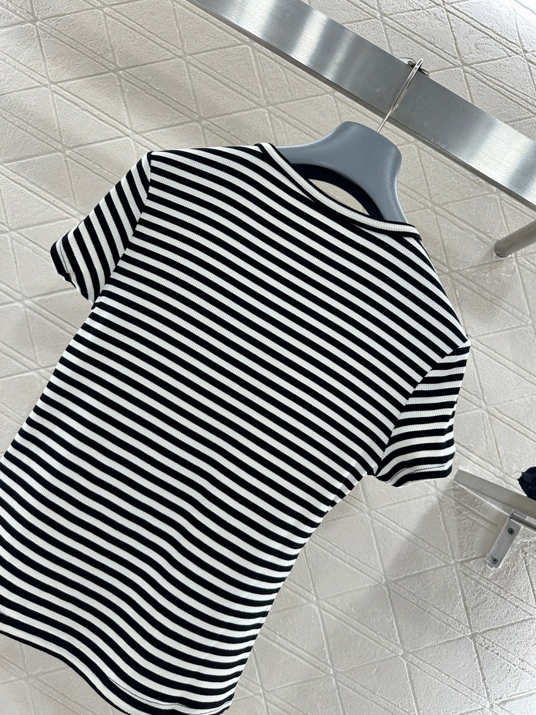 Crew neck short-sleeved top