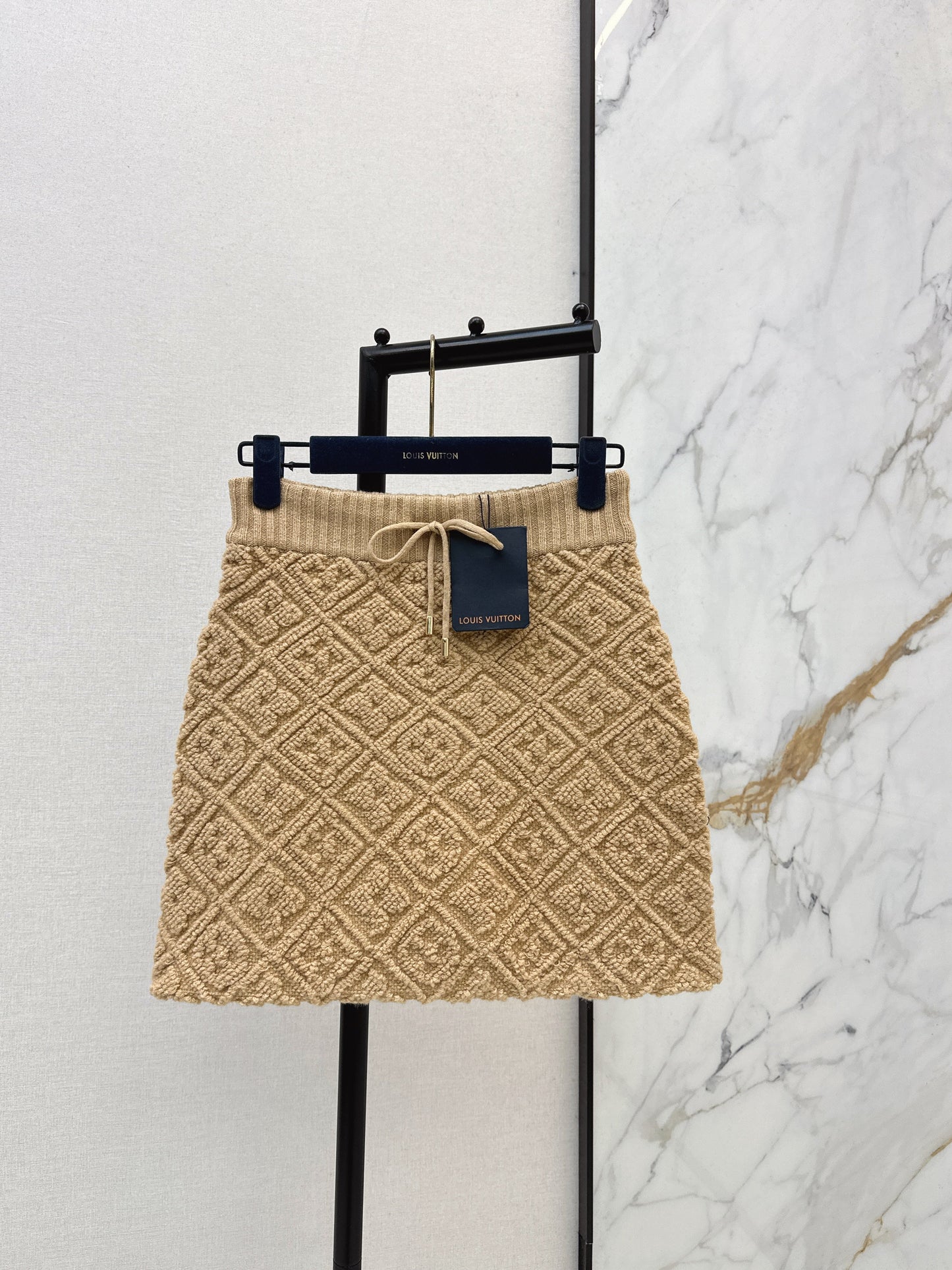 Embossed pattern cardigan/Skirt