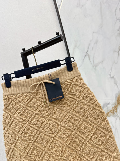 Embossed pattern cardigan/Skirt