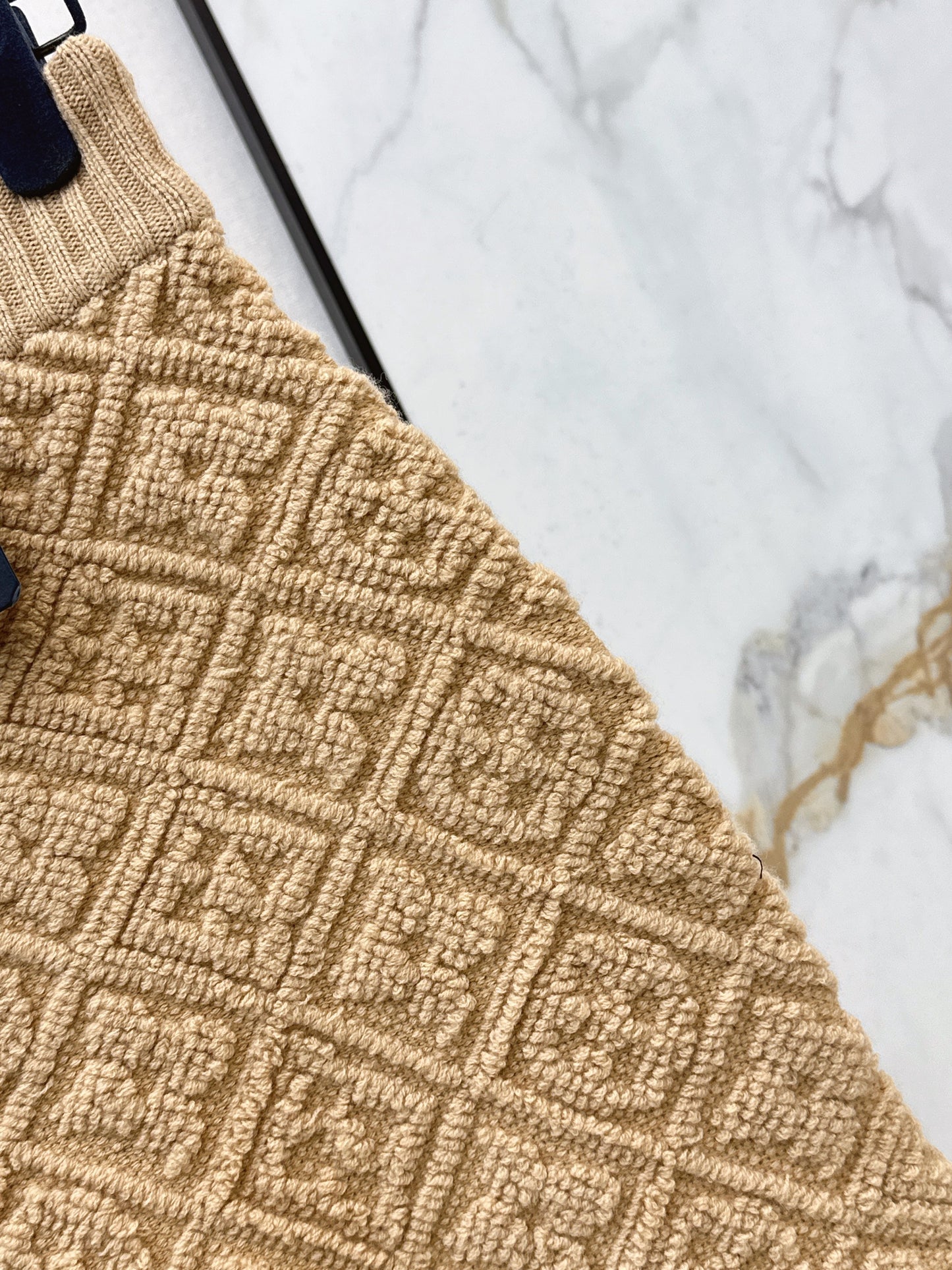 Embossed pattern cardigan/Skirt