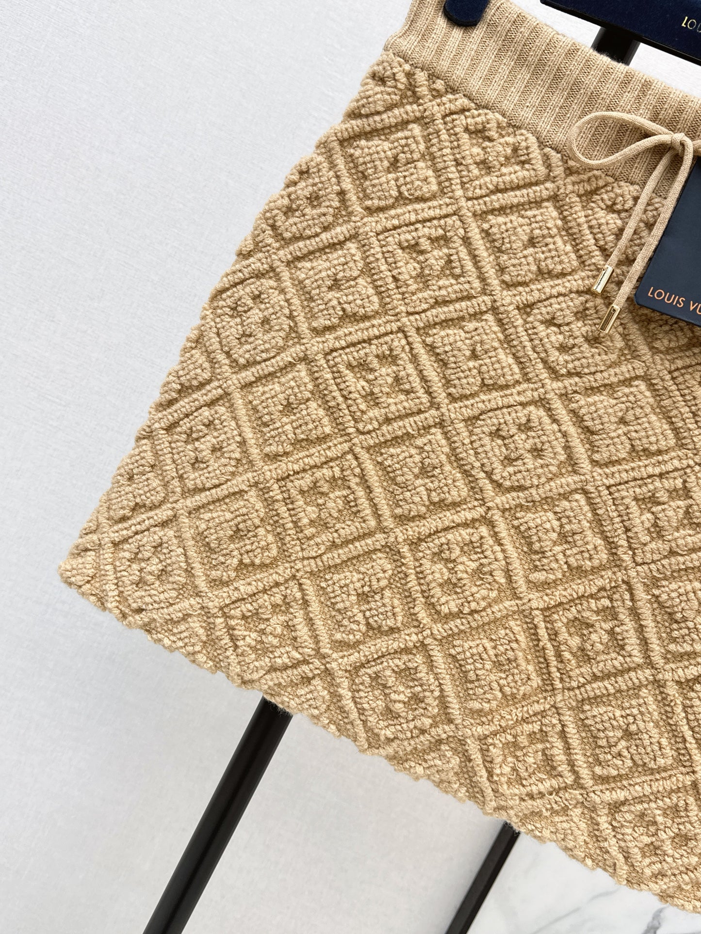 Embossed pattern cardigan/Skirt