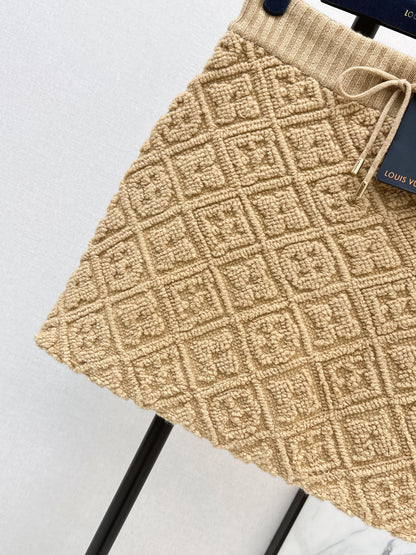 Embossed pattern cardigan/Skirt