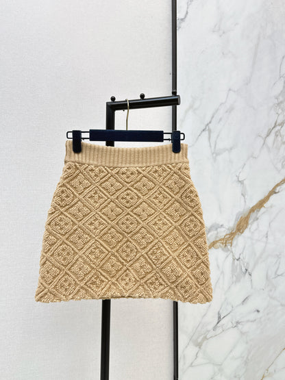 Embossed pattern cardigan/Skirt