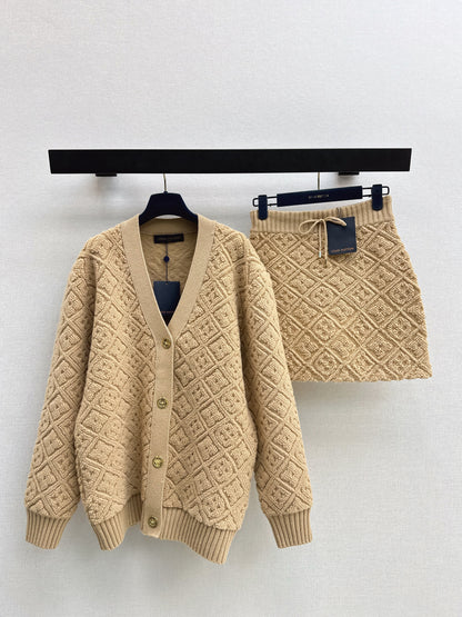 Embossed pattern cardigan/Skirt