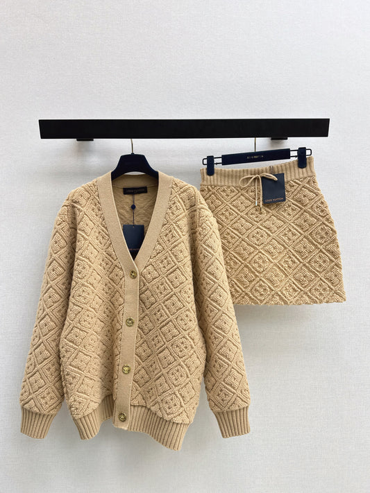 Embossed pattern cardigan/Skirt