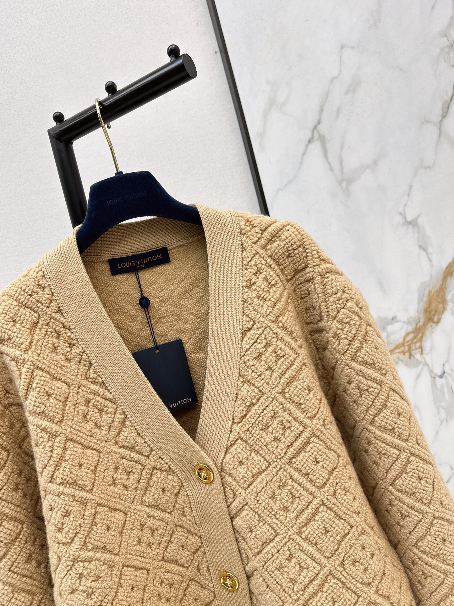 Embossed pattern cardigan/Skirt