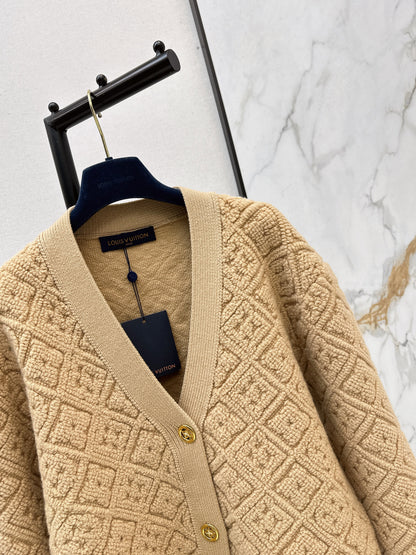 Embossed pattern cardigan/Skirt